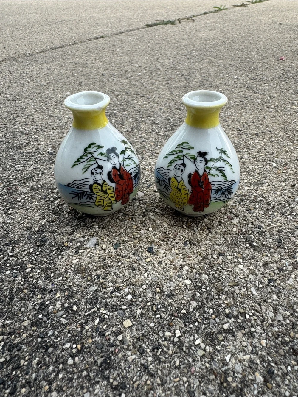 vintage Japanese porcelain bud vases pair